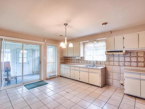 Kitchen - 963 Rue St-Thomas, Laval (Chomedey), QC - Indoor Photo Showing Kitchen With Double Sink