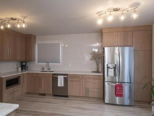 116 Huron Crescent, Thunder Bay, ON - Indoor Photo Showing Kitchen