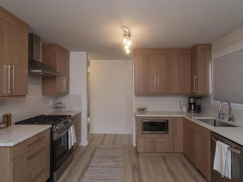 116 Huron Crescent, Thunder Bay, ON - Indoor Photo Showing Kitchen