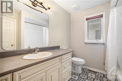 50 Laxford Drive, Ottawa, ON - Indoor Photo Showing Bathroom