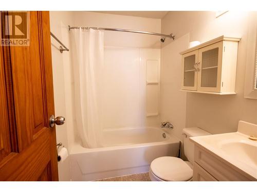 336 100A Avenue, Dawson Creek, BC - Indoor Photo Showing Bathroom