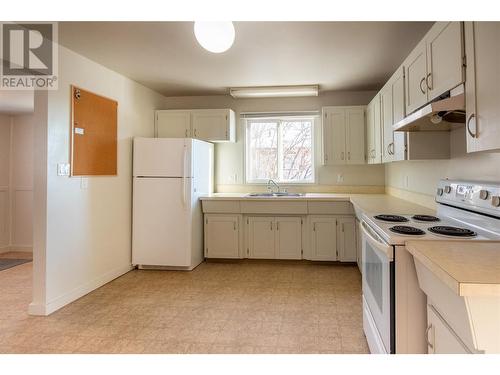 336 100A Avenue, Dawson Creek, BC - Indoor Photo Showing Kitchen