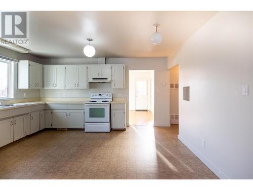 336 100A Avenue, Dawson Creek, BC - Indoor Photo Showing Kitchen