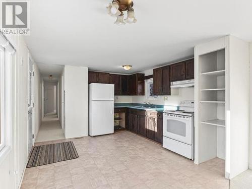 211-200 Lobird Road, Whitehorse, YT - Indoor Photo Showing Kitchen