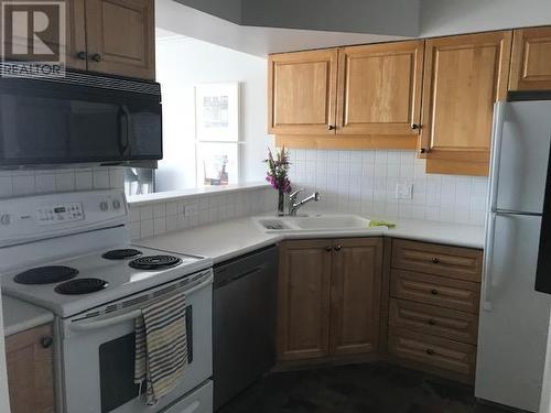 903 1000 Beach Avenue, Vancouver, BC - Indoor Photo Showing Kitchen