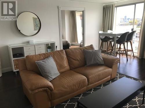 903 1000 Beach Avenue, Vancouver, BC - Indoor Photo Showing Living Room