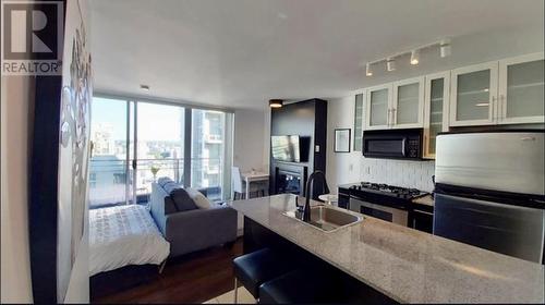 1905 1225 Richards Street, Vancouver, BC - Indoor Photo Showing Kitchen