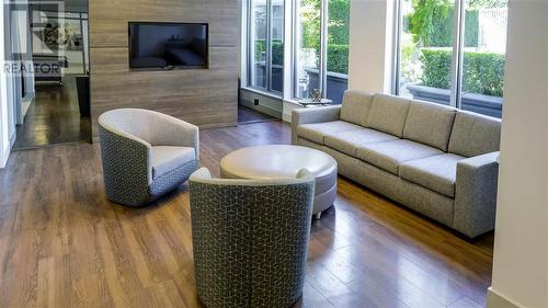 1905 1225 Richards Street, Vancouver, BC - Indoor Photo Showing Living Room