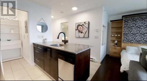 1905 1225 Richards Street, Vancouver, BC - Indoor Photo Showing Kitchen