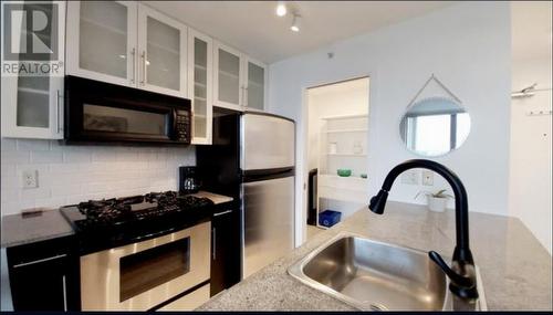 1905 1225 Richards Street, Vancouver, BC - Indoor Photo Showing Kitchen