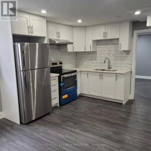 724 Scott Boulevard, Milton, ON - Indoor Photo Showing Kitchen With Double Sink With Upgraded Kitchen