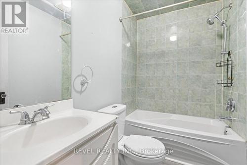 105 Edgemont Street N, Hamilton, ON - Indoor Photo Showing Bathroom