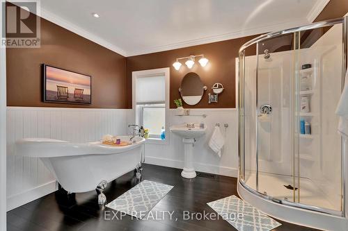 470 Elizabeth Street W, North Perth, ON - Indoor Photo Showing Bathroom