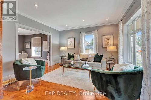 470 Elizabeth Street W, North Perth, ON - Indoor Photo Showing Living Room