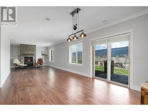 12970 Lake Hill Drive, Lake Country, BC - Indoor Photo Showing Living Room With Fireplace