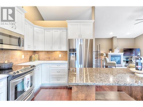 12970 Lake Hill Drive, Lake Country, BC - Indoor Photo Showing Kitchen With Stainless Steel Kitchen With Upgraded Kitchen