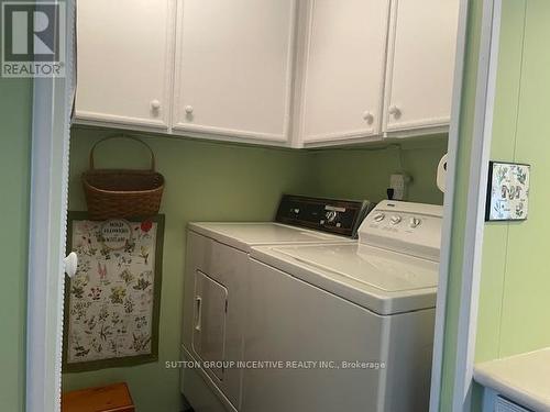 15 Trefoil Drive, Innisfil, ON - Indoor Photo Showing Laundry Room