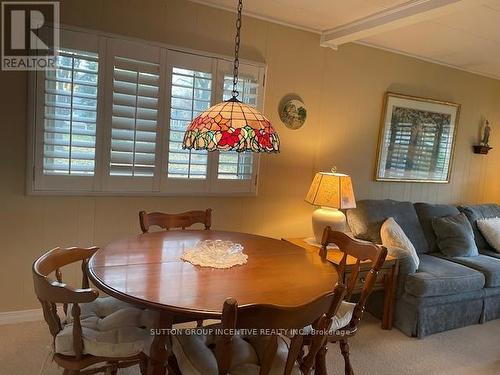 15 Trefoil Drive, Innisfil, ON - Indoor Photo Showing Dining Room