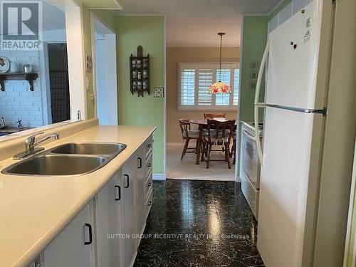 15 Trefoil Drive, Innisfil, ON - Indoor Photo Showing Kitchen With Double Sink