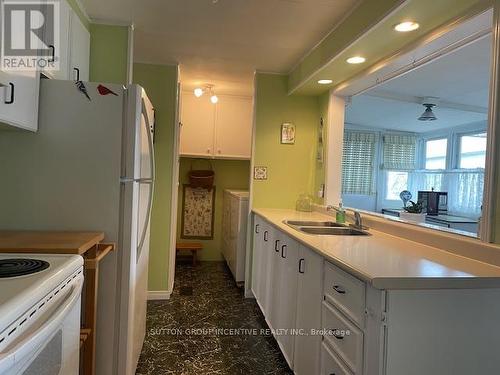 15 Trefoil Drive, Innisfil, ON - Indoor Photo Showing Kitchen With Double Sink