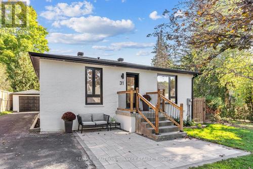 31 Kennedy Street W, Aurora, ON - Outdoor