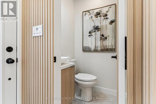 31 Kennedy Street W, Aurora, ON - Indoor Photo Showing Bathroom