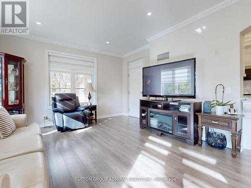 115 - 9519 Keele Street, Vaughan, ON - Indoor Photo Showing Living Room