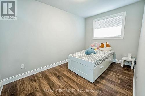 49 Park Crescent, New Tecumseth, ON - Indoor Photo Showing Bedroom