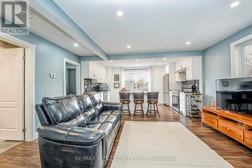 49 Park Crescent, New Tecumseth, ON - Indoor Photo Showing Living Room