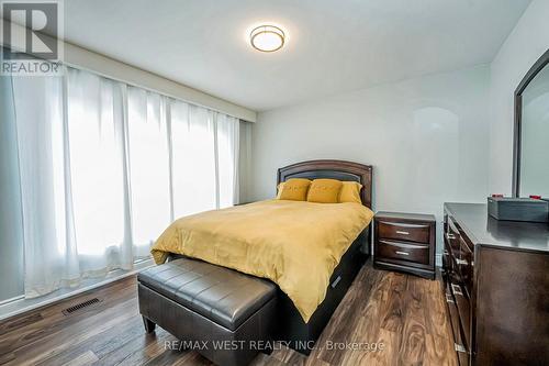 49 Park Crescent, New Tecumseth, ON - Indoor Photo Showing Bedroom