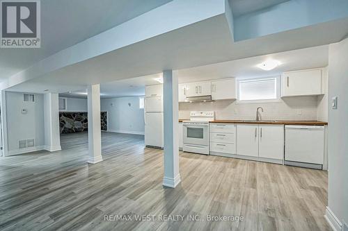 49 Park Crescent, New Tecumseth, ON - Indoor Photo Showing Kitchen