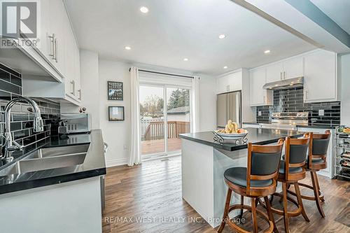 49 Park Crescent, New Tecumseth, ON - Indoor Photo Showing Kitchen With Double Sink With Upgraded Kitchen