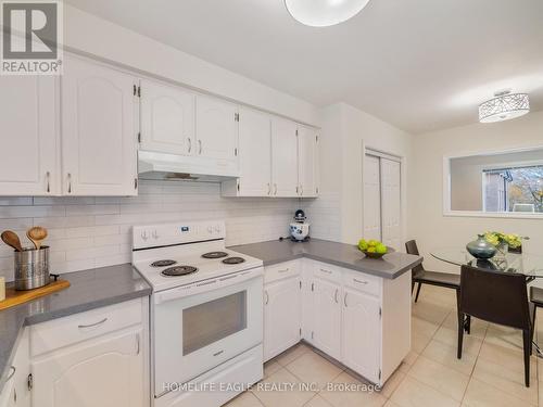 47 - 64 Poplar Crescent, Aurora, ON - Indoor Photo Showing Kitchen