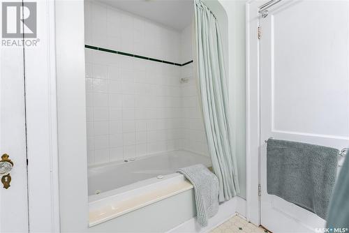 1032 University Drive, Saskatoon, SK - Indoor Photo Showing Bathroom