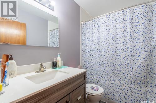 2615 Lacon Street, Regina, SK - Indoor Photo Showing Bathroom