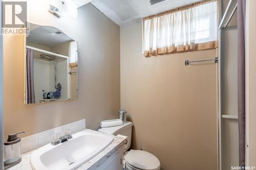 2615 Lacon Street, Regina, SK - Indoor Photo Showing Bathroom