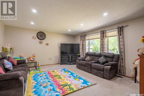 2615 Lacon Street, Regina, SK - Indoor Photo Showing Living Room