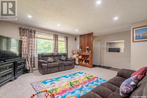 2615 Lacon Street, Regina, SK - Indoor Photo Showing Living Room