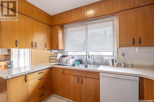 2615 Lacon Street, Regina, SK - Indoor Photo Showing Kitchen With Double Sink