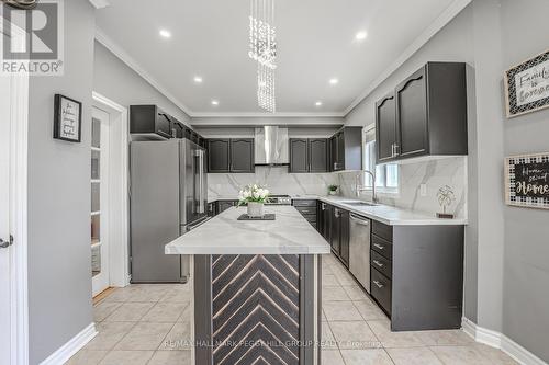 61 Carley Crescent, Barrie, ON - Indoor Photo Showing Kitchen With Upgraded Kitchen