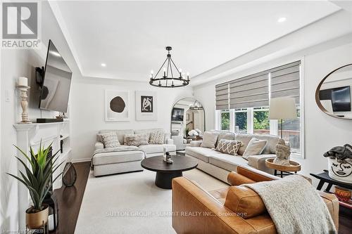 359 Nunn Court, Milton, ON - Indoor Photo Showing Living Room