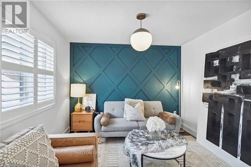 359 Nunn Court, Milton, ON - Indoor Photo Showing Living Room