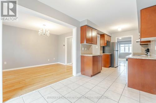 5767 Tiz Road, Mississauga, ON - Indoor Photo Showing Kitchen With Double Sink