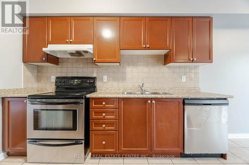 5767 Tiz Road, Mississauga, ON - Indoor Photo Showing Kitchen With Double Sink