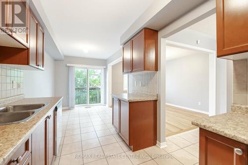 5767 Tiz Road, Mississauga, ON - Indoor Photo Showing Kitchen With Double Sink