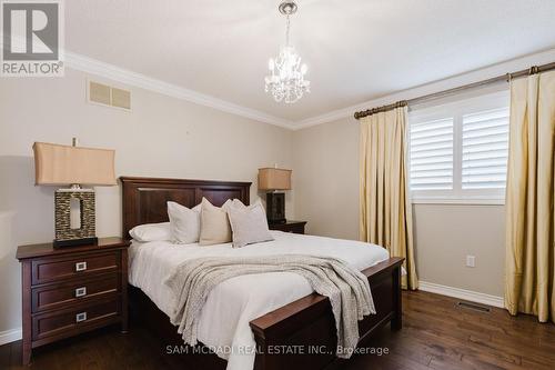 5133 Forest Hill Drive, Mississauga, ON - Indoor Photo Showing Bedroom