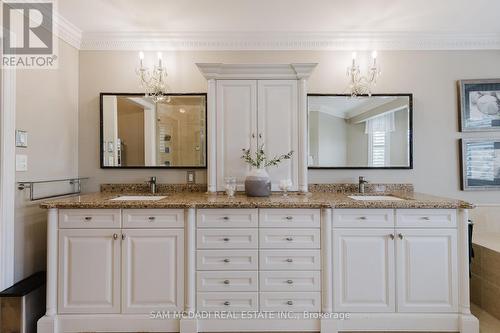 5133 Forest Hill Drive, Mississauga, ON - Indoor Photo Showing Bathroom