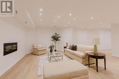 5133 Forest Hill Drive, Mississauga, ON - Indoor Photo Showing Living Room With Fireplace