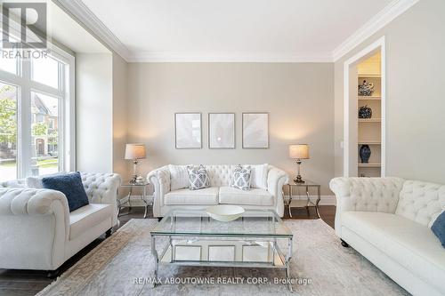 147 Mcwilliams Crescent, Oakville, ON - Indoor Photo Showing Living Room