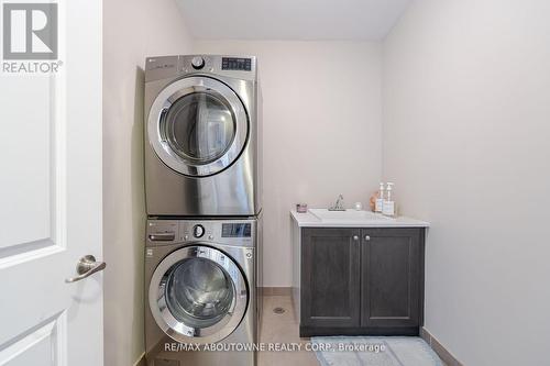 147 Mcwilliams Crescent, Oakville, ON - Indoor Photo Showing Laundry Room